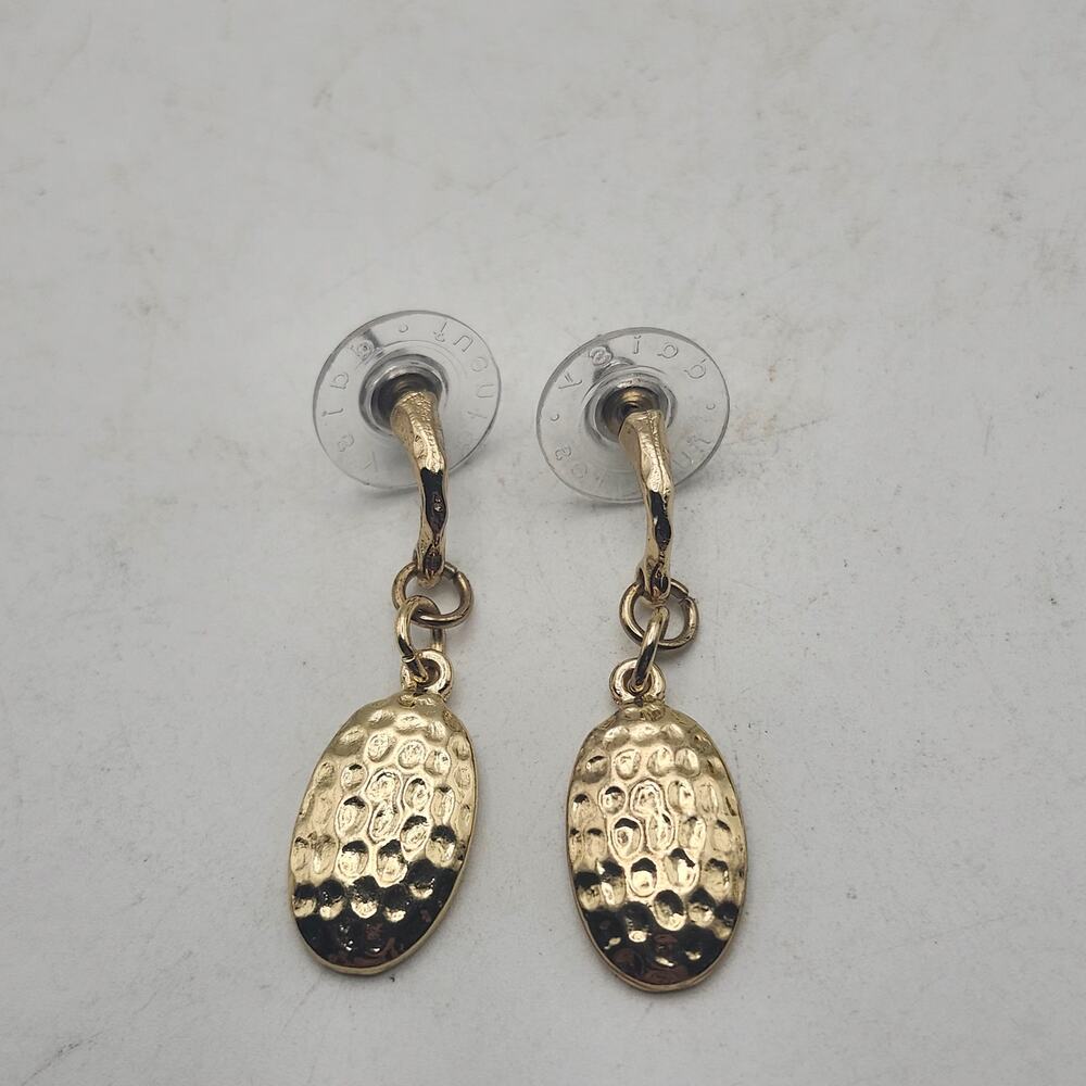 Daisy Fuentes Gold Tone Hammered Oval Drop Earrings Pierced Post Signed Textured